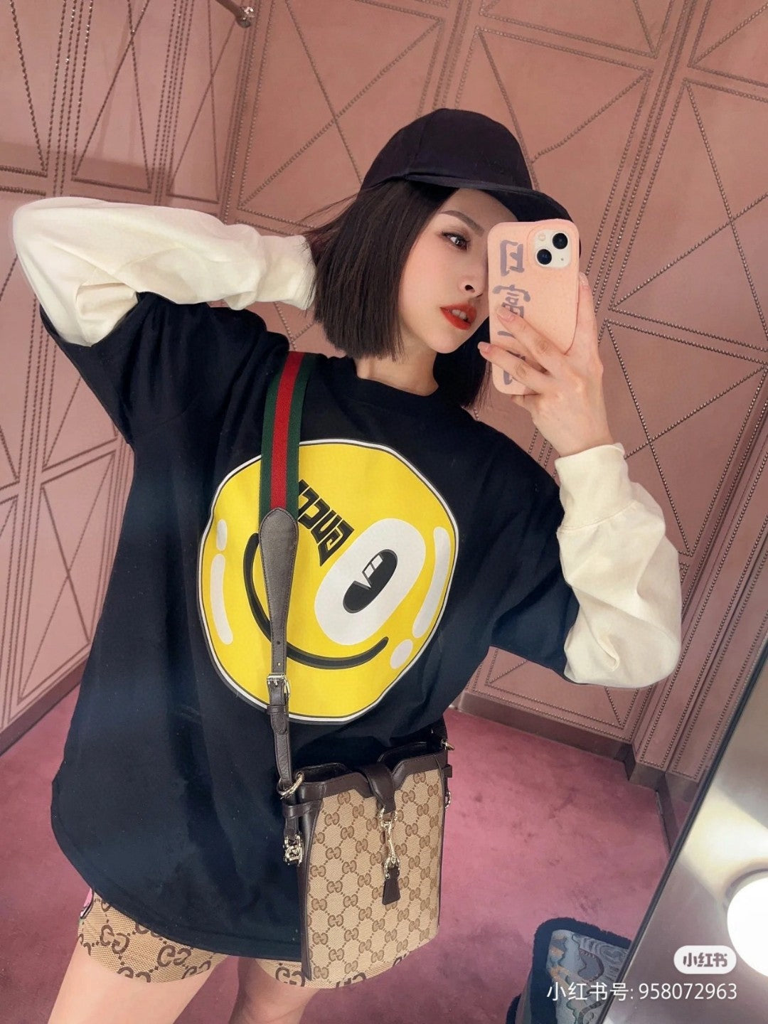 g*u*i smiley F**e t-shirt