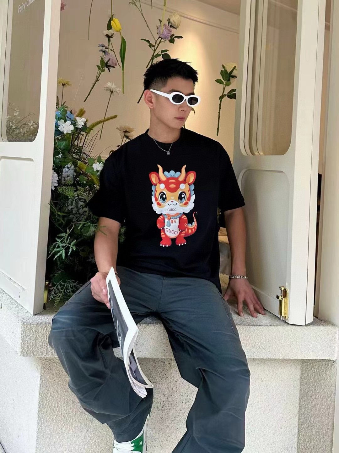 G*u*i black t-shirt with dragon cartoon