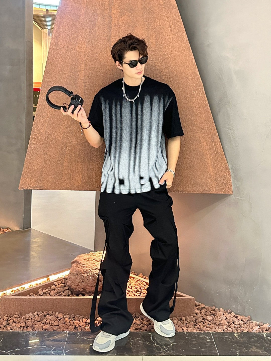 Ba*len*cia*ga gradient stripe black t-shirt