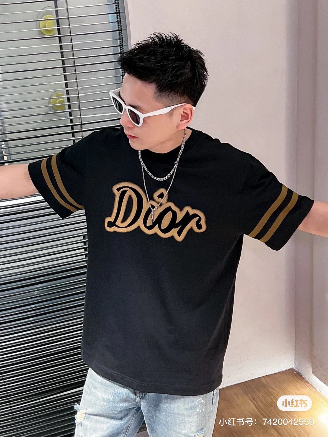 D*or black and brown t-shirt