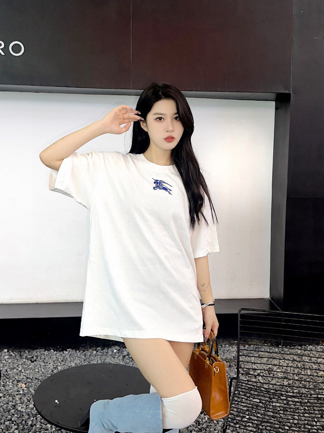 B**rry white t-shirt with blue equestrian knight logo