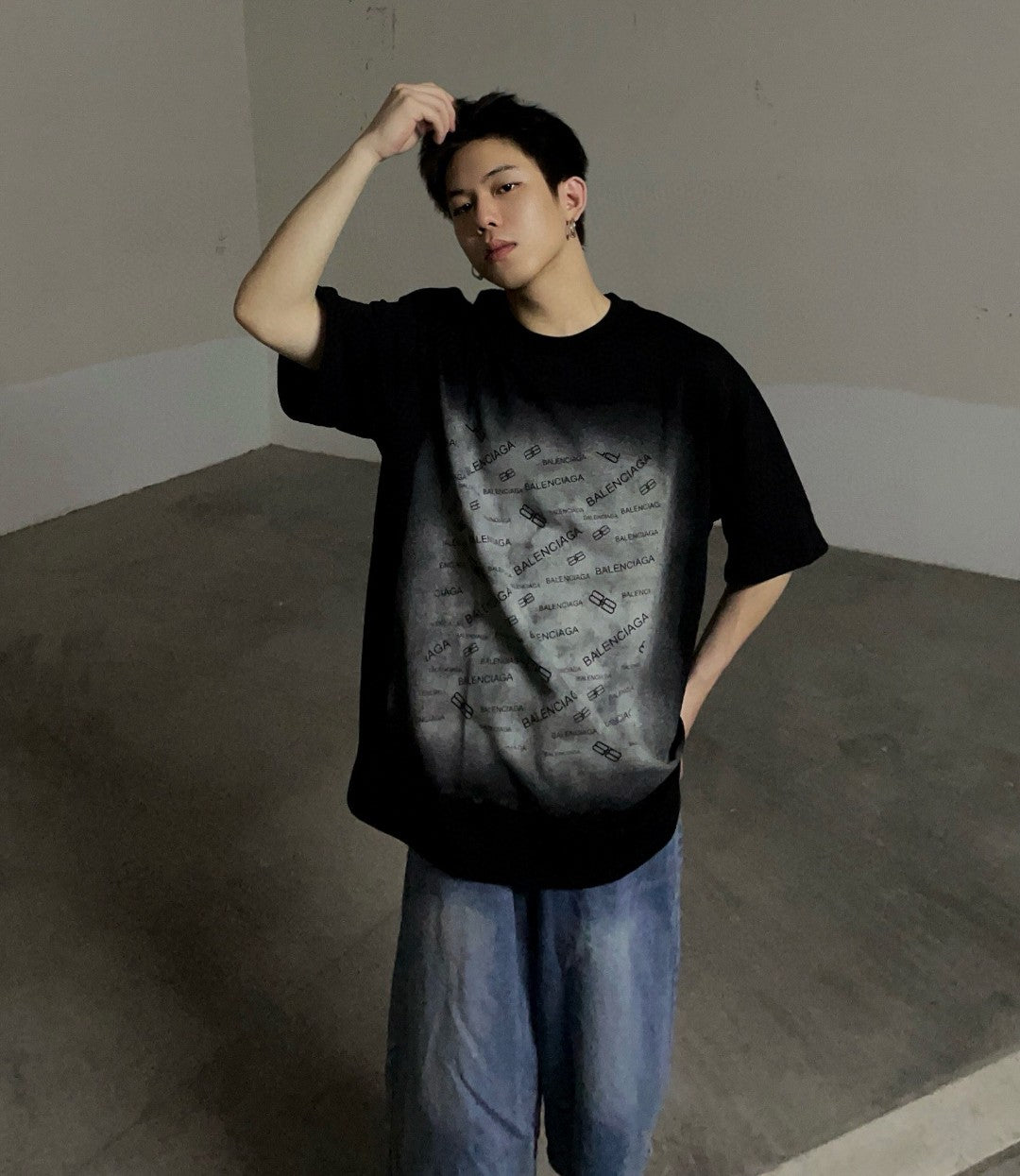 Ba*len*cia*ga all-over logo print t-shirt (black)