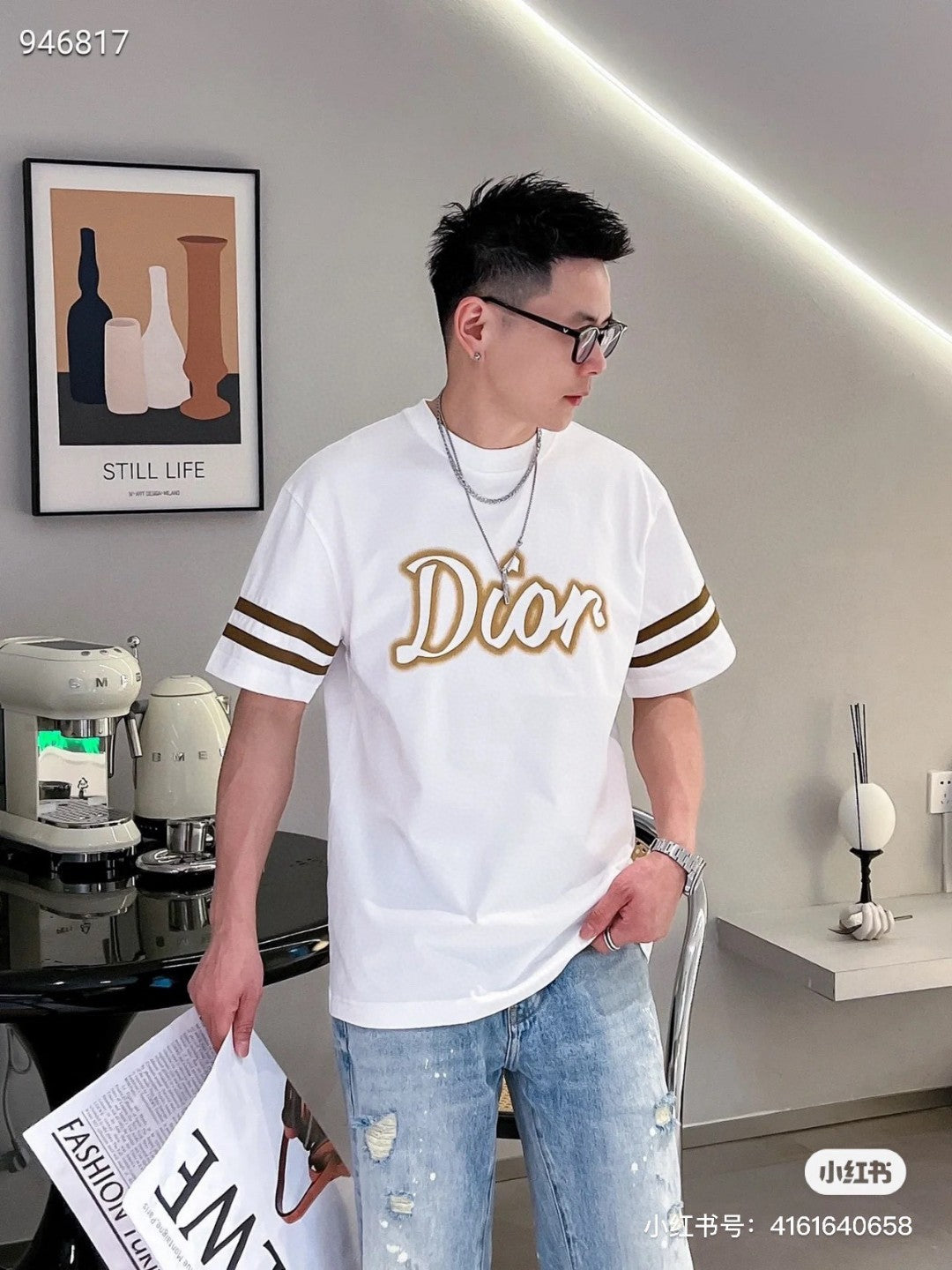 D*or white and brown t-shirt