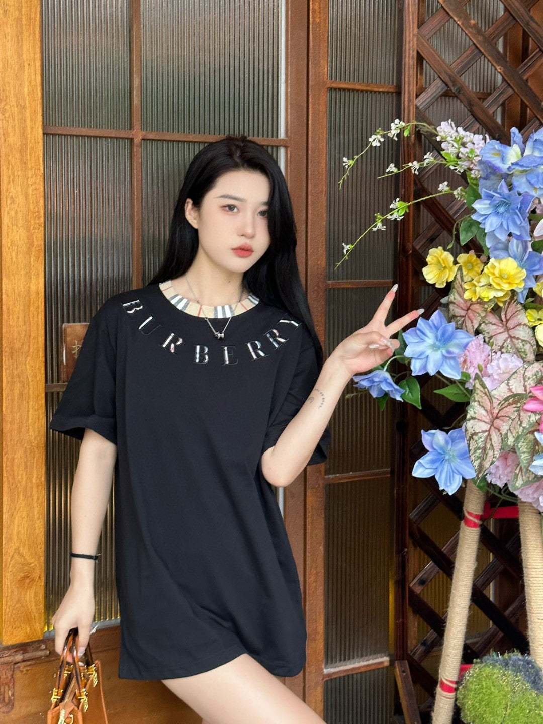 B**rry logo collar detail black t-shirt
