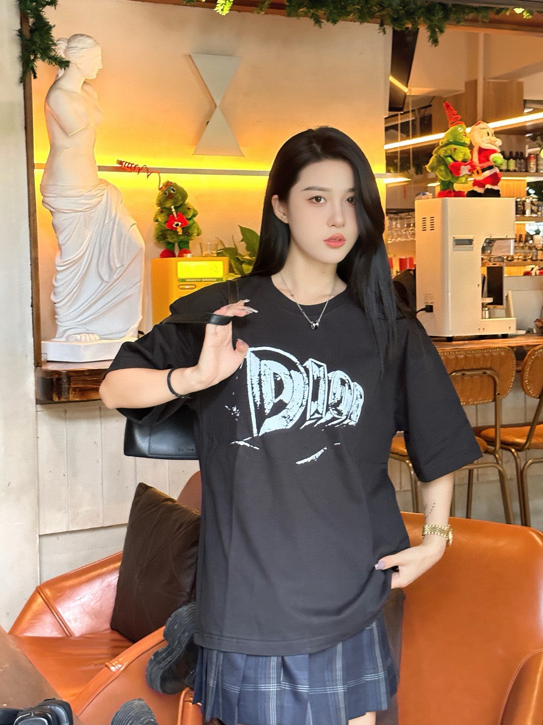 D*or black t-shirt with bold logo