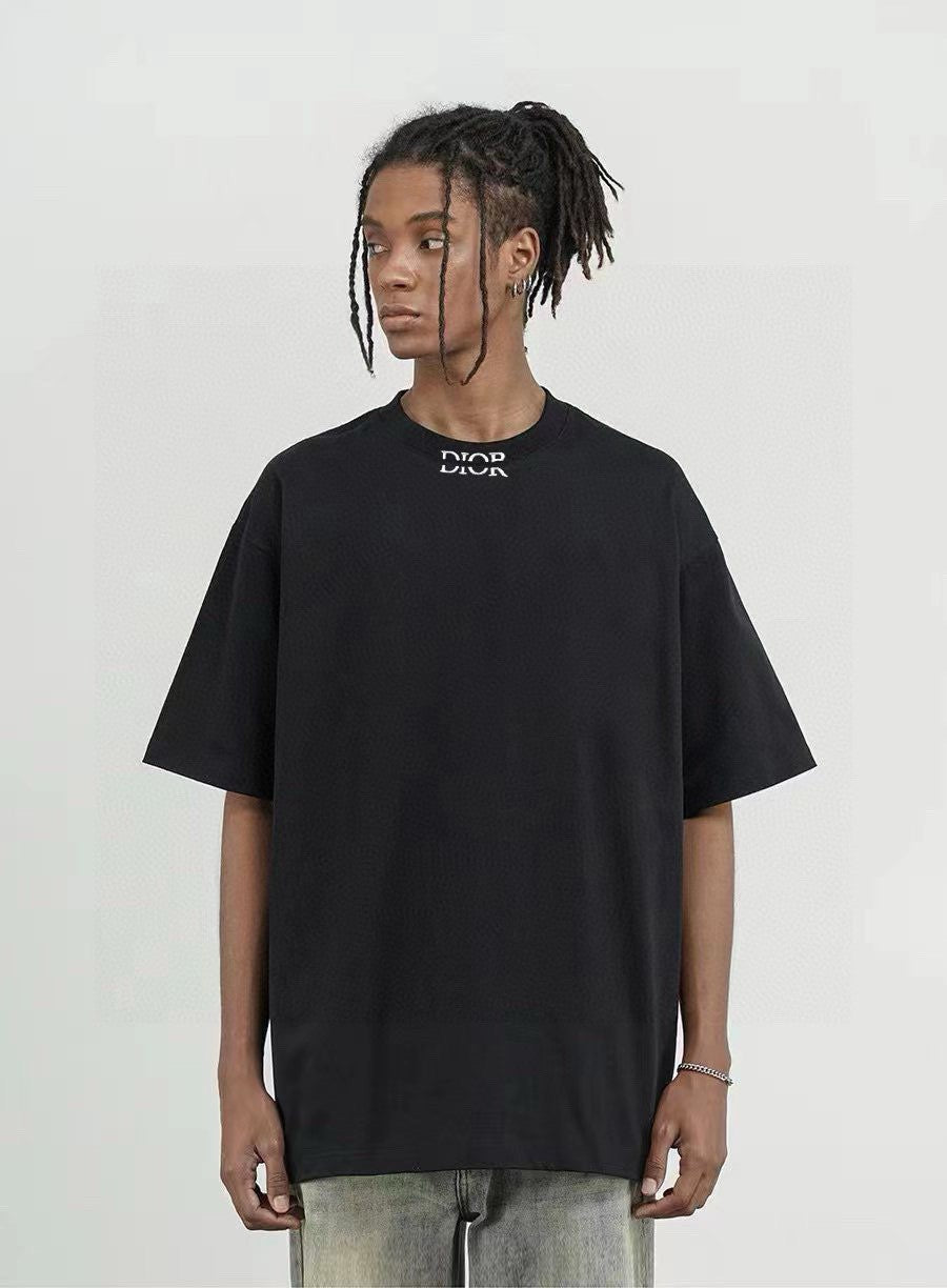 D*or minimalist black t-shirt