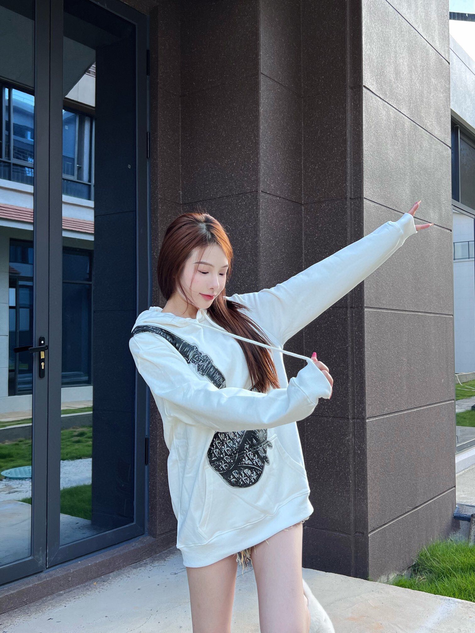 D*or white hoodie with bag design