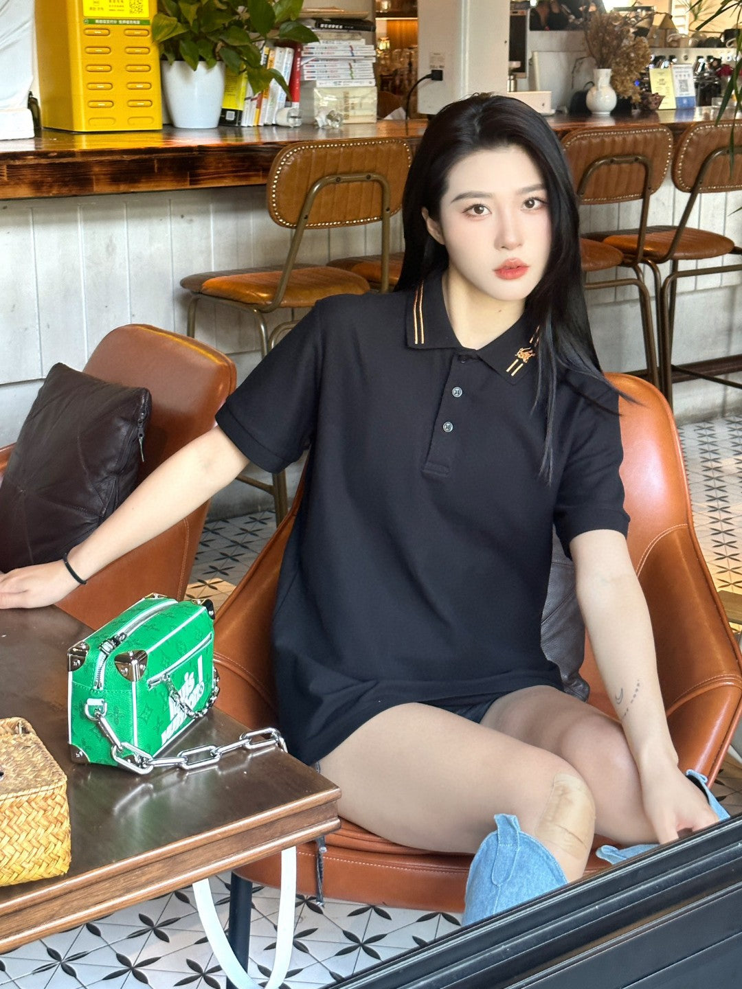 B**rry striped collar polo shirt in black