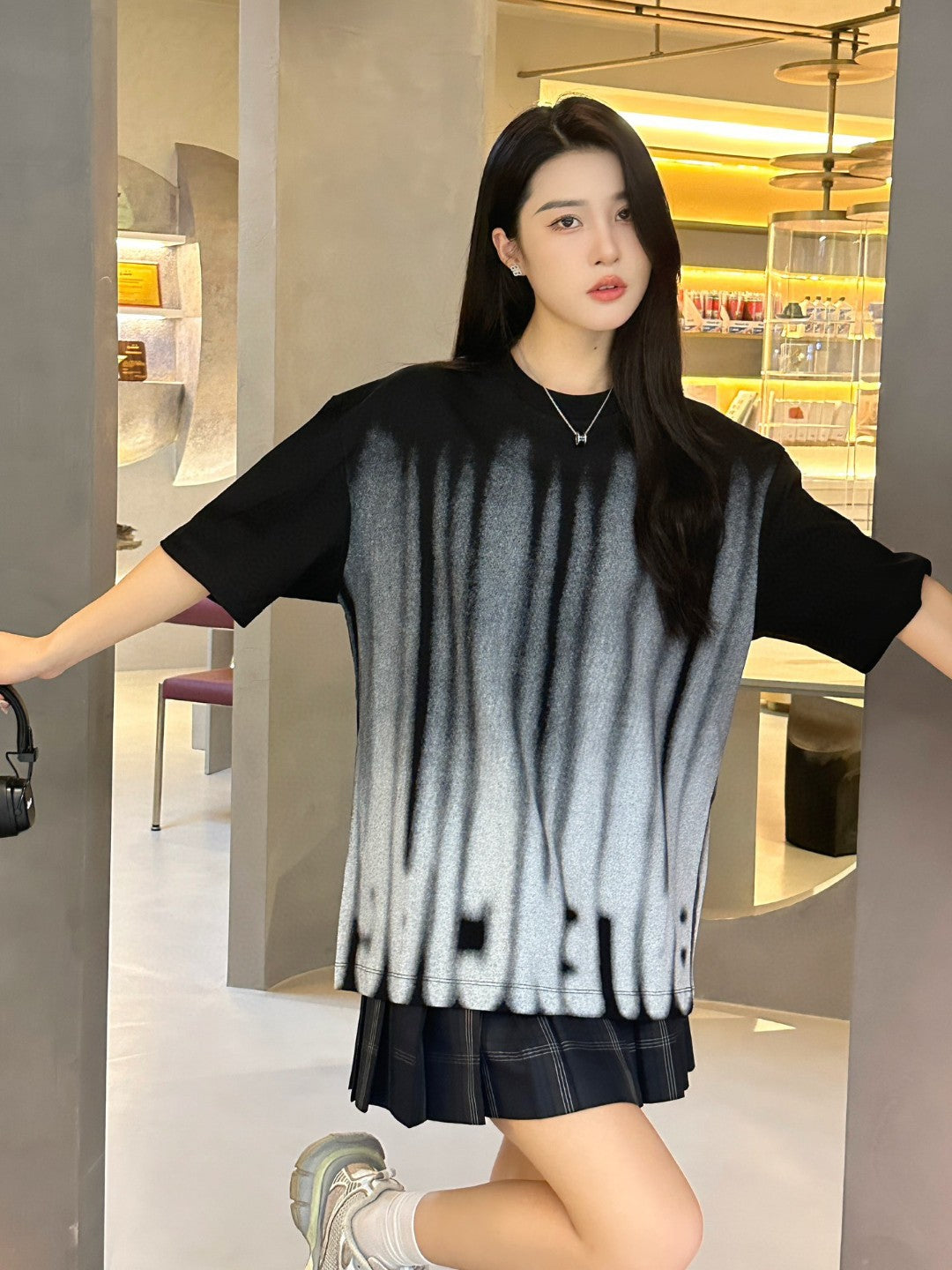 Ba*len*cia*ga gradient stripe black t-shirt