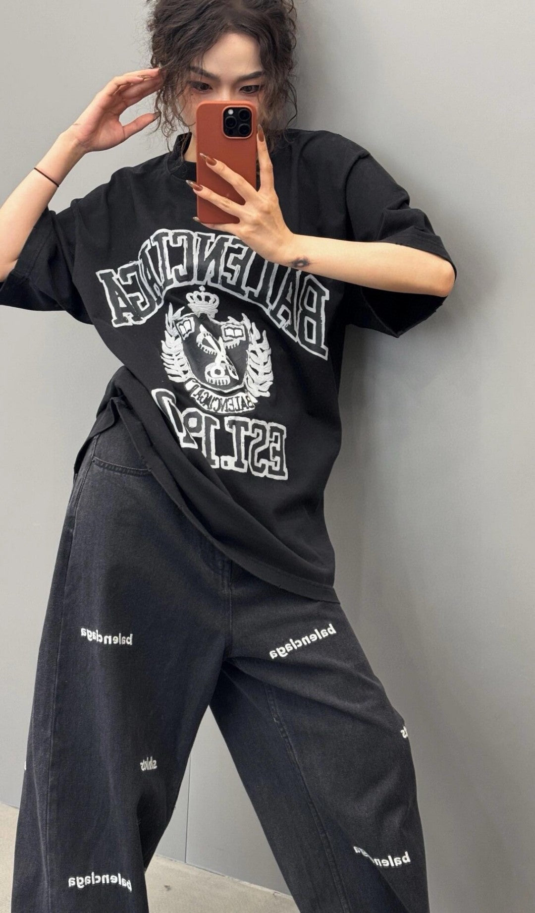 Ba*len*cia*ga est. 1917 crest t-shirt (black)
