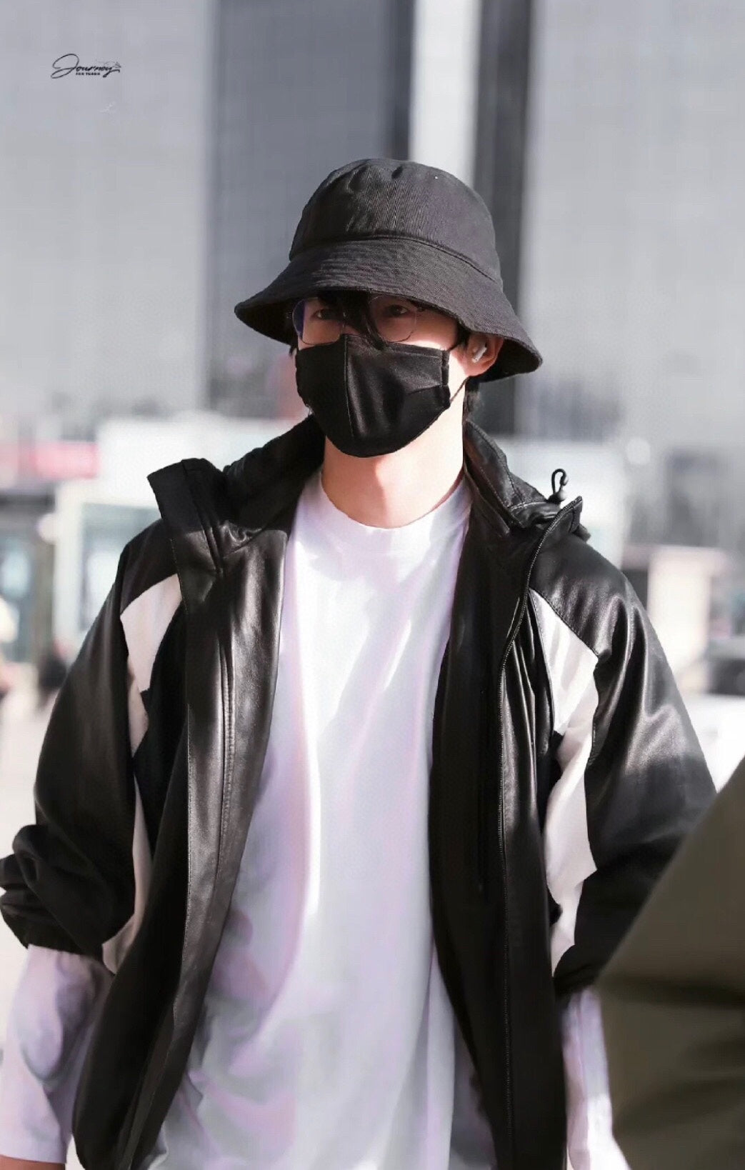 Ba*len*cia*ga reebok jacket