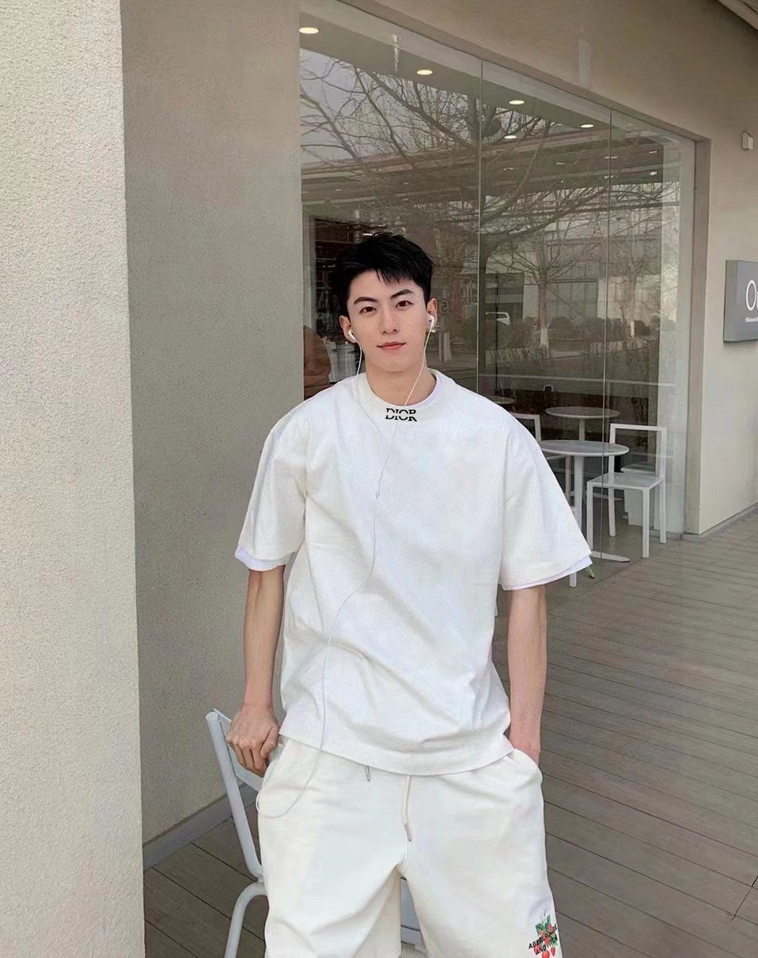 D*or minimalist white t-shirt