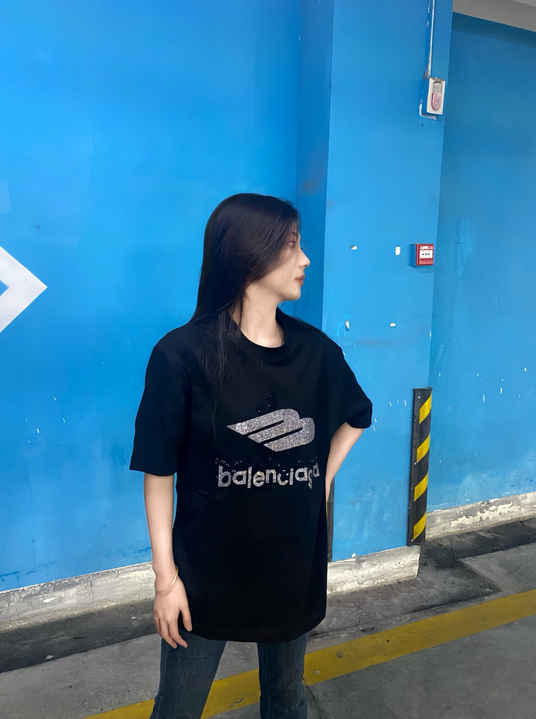 Ba*len*cia*ga crystal logo t-shirt in black