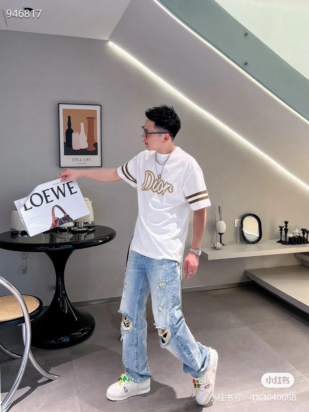 D*or white and brown t-shirt