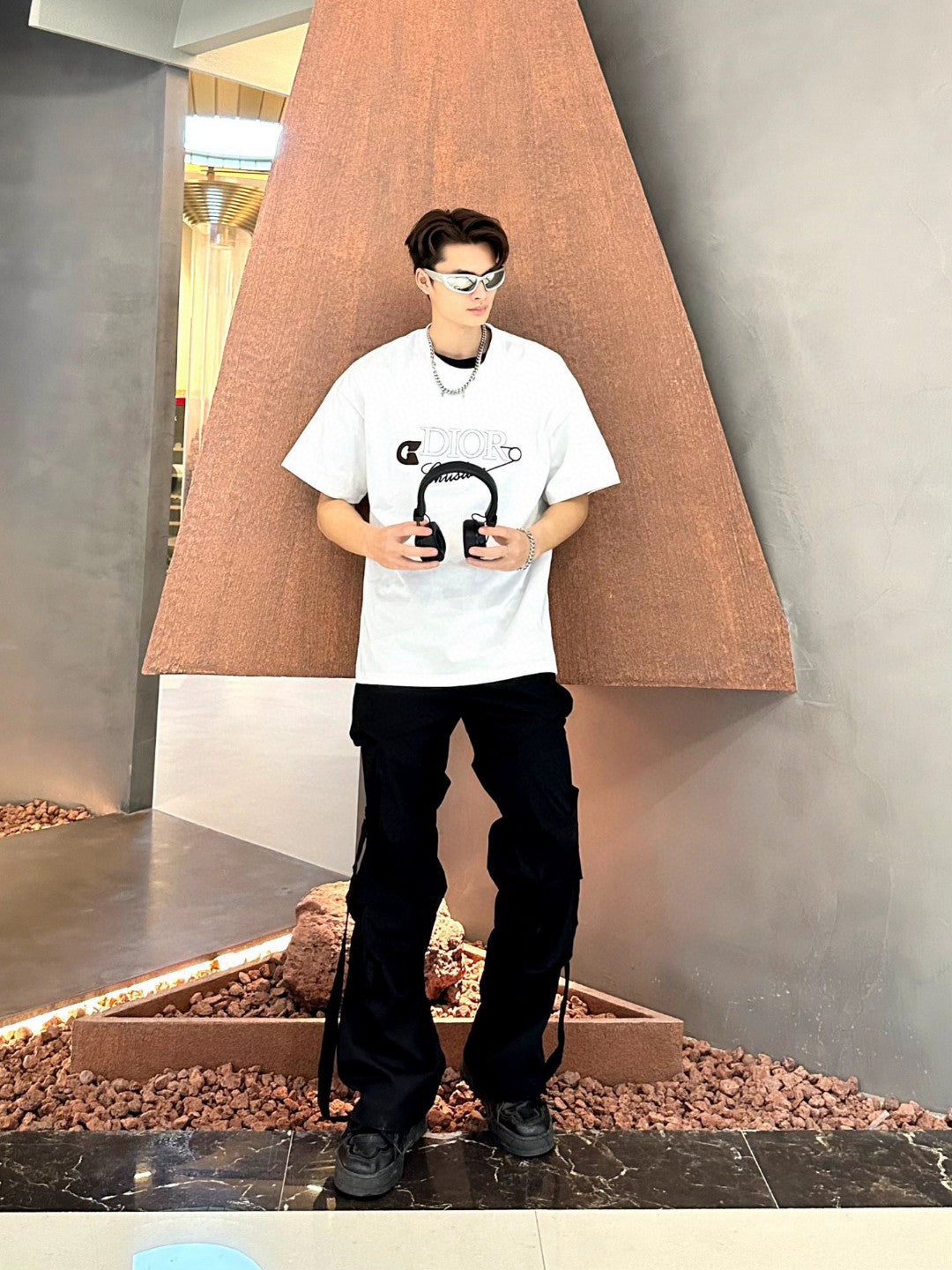 D*or safety pin logo t-shirt