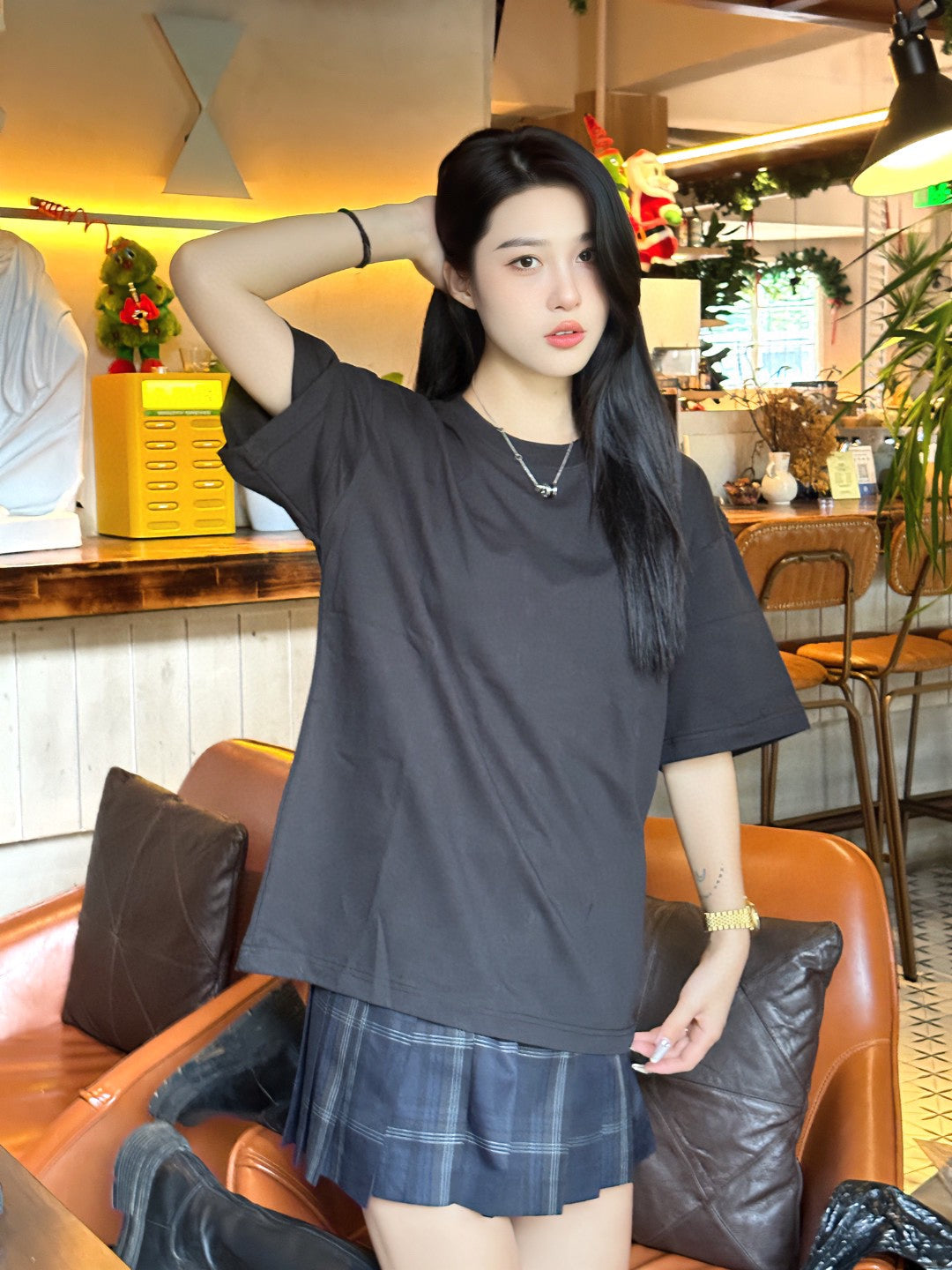 B**rry black t-shirt with side logo