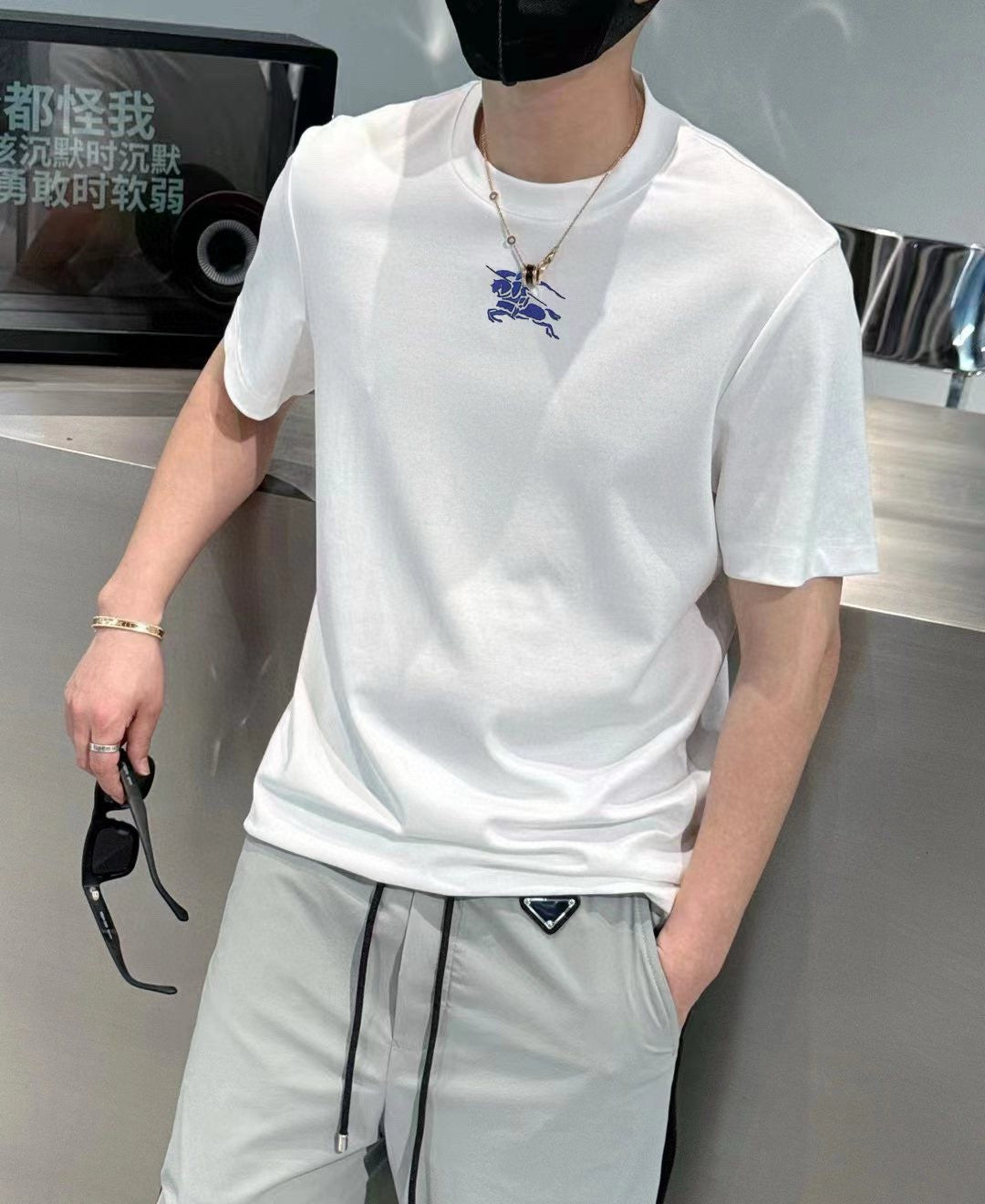 B**rry white t-shirt with blue equestrian knight logo