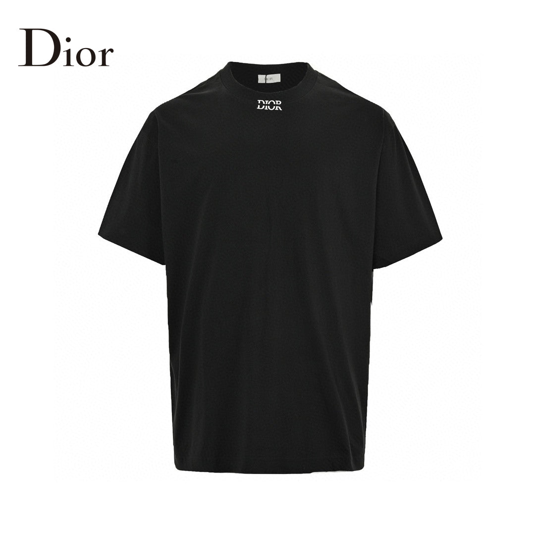D*or minimalist black t-shirt