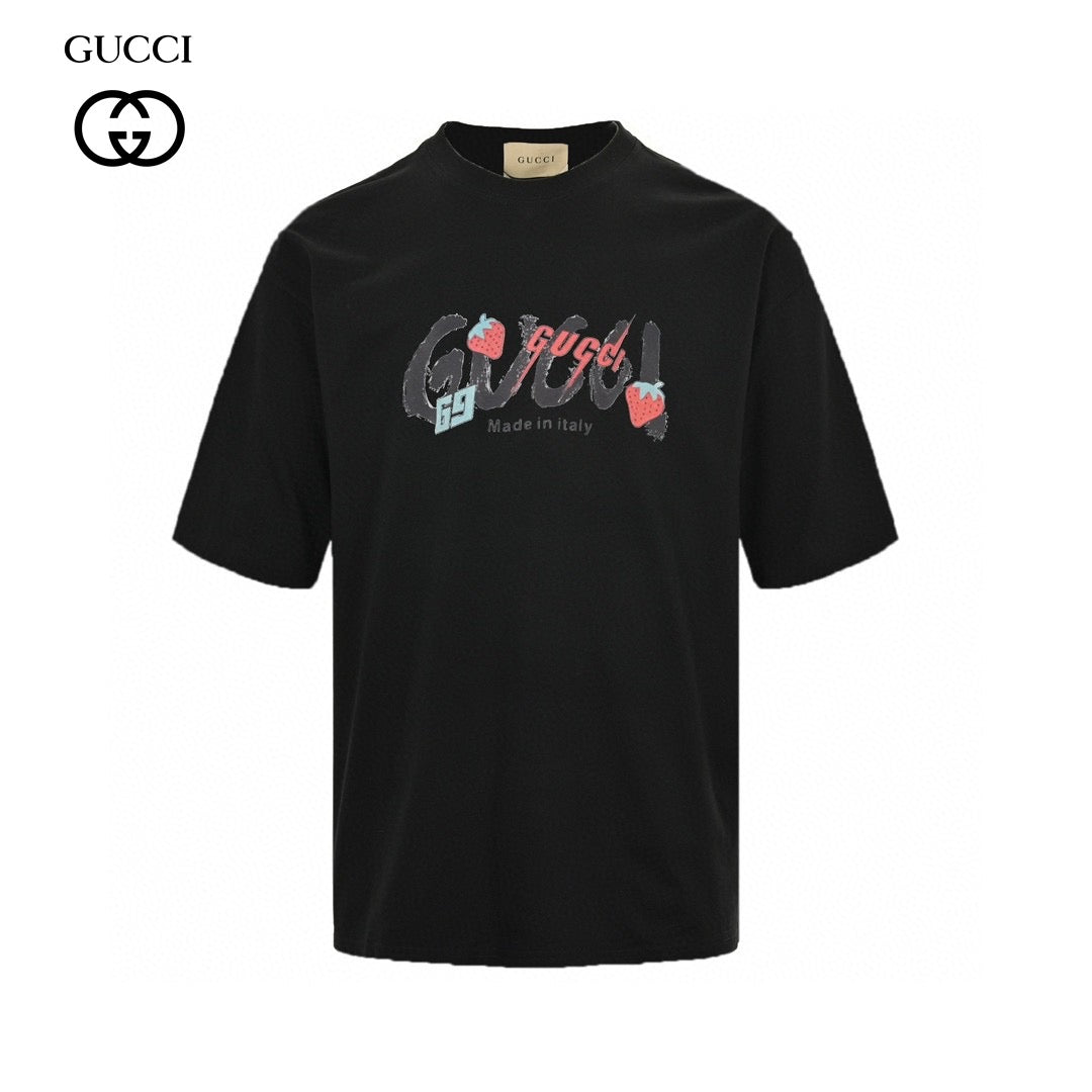 G*u*i strawberry logo t-shirt (black)