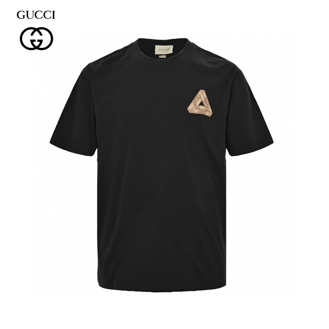 G*u*i triangle logo black t-shirt