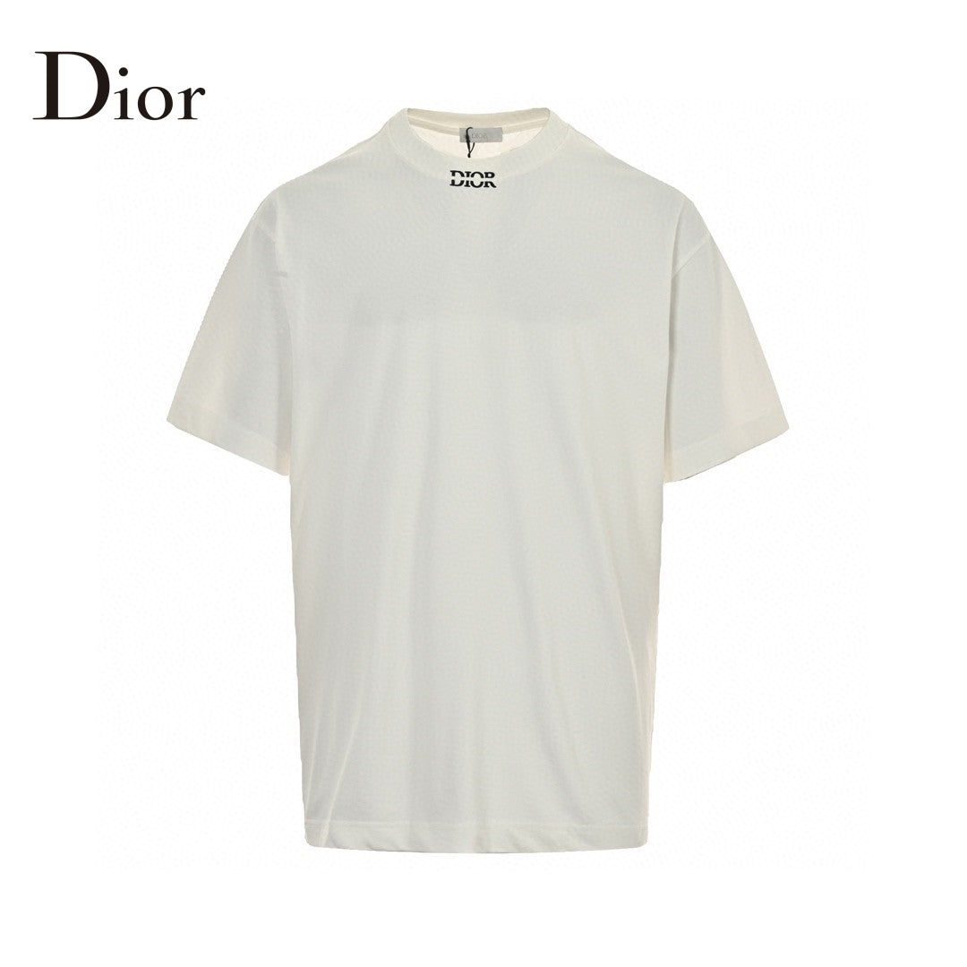 D*or minimalist white t-shirt