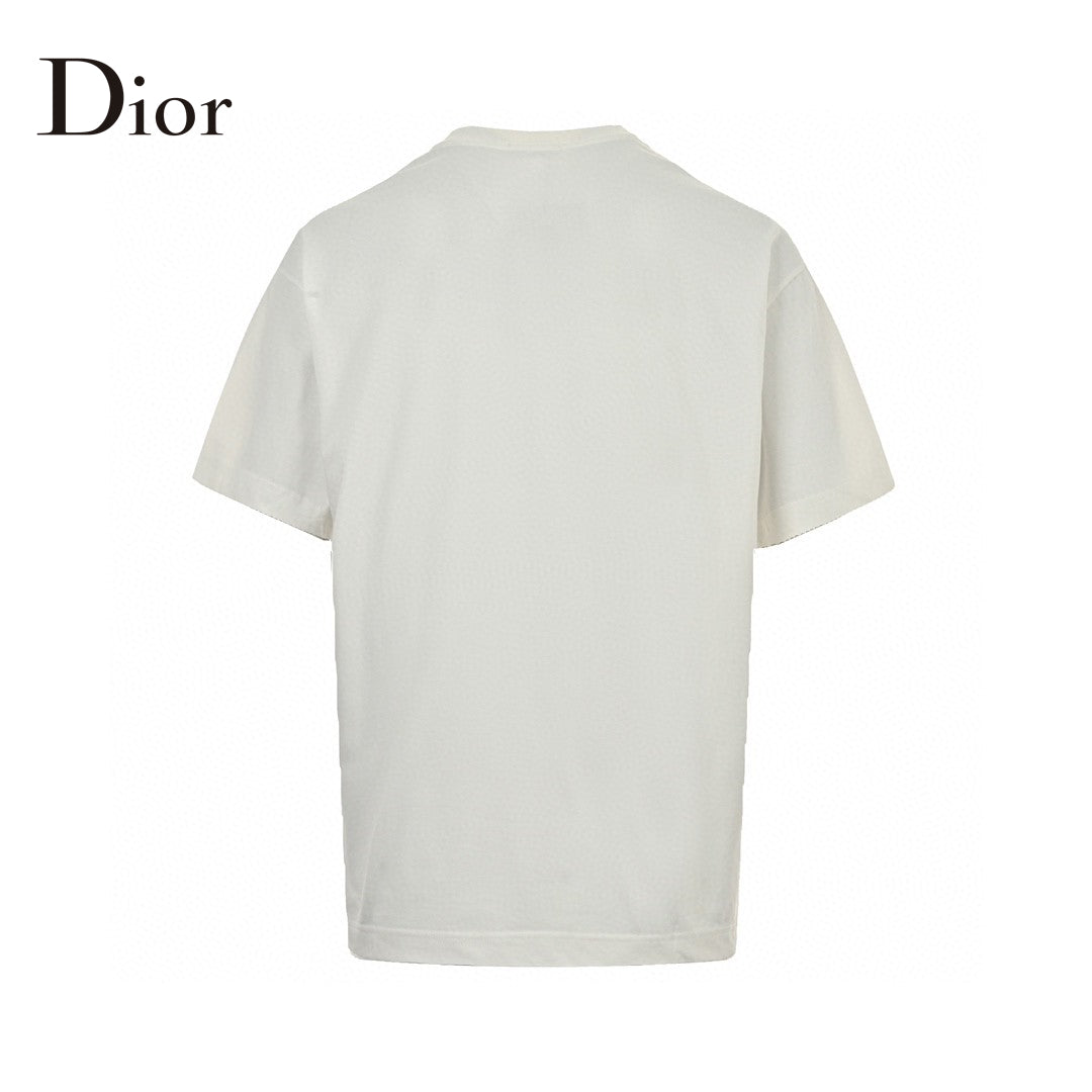 D*or minimalist white t-shirt