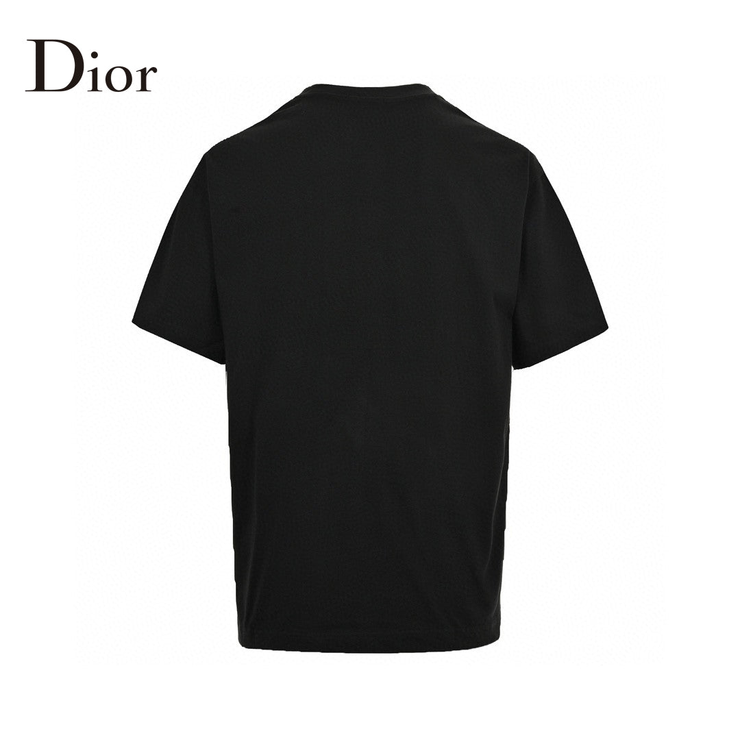 D*or minimalist black t-shirt