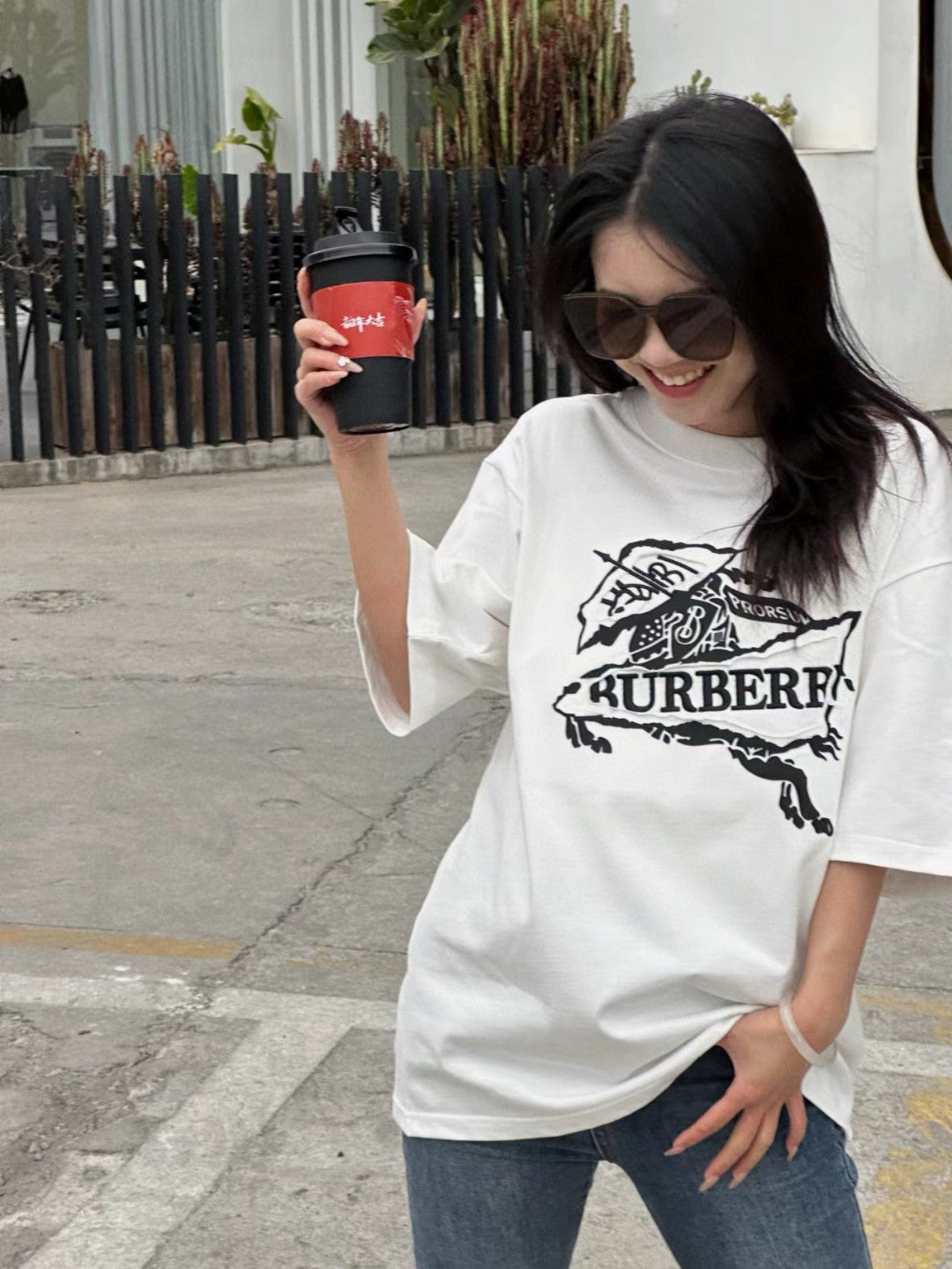 B**rry t-shirt - white with graphic design
