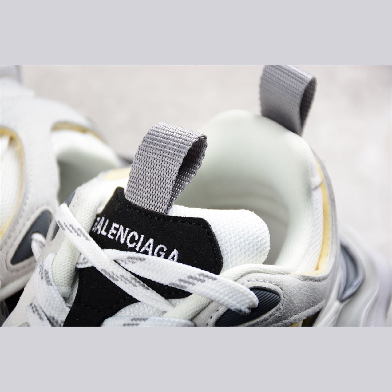 Ba*len*cia*ga cargo x white grey red