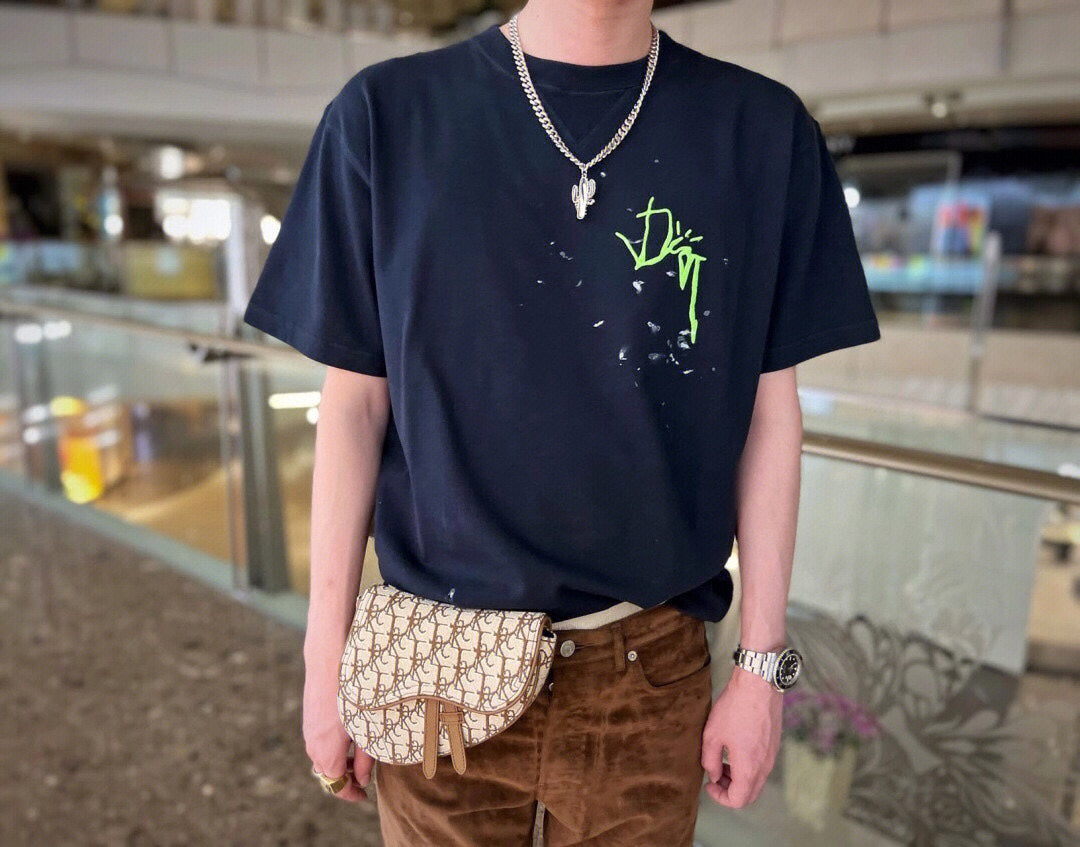 D*or t-shirt with neon logo