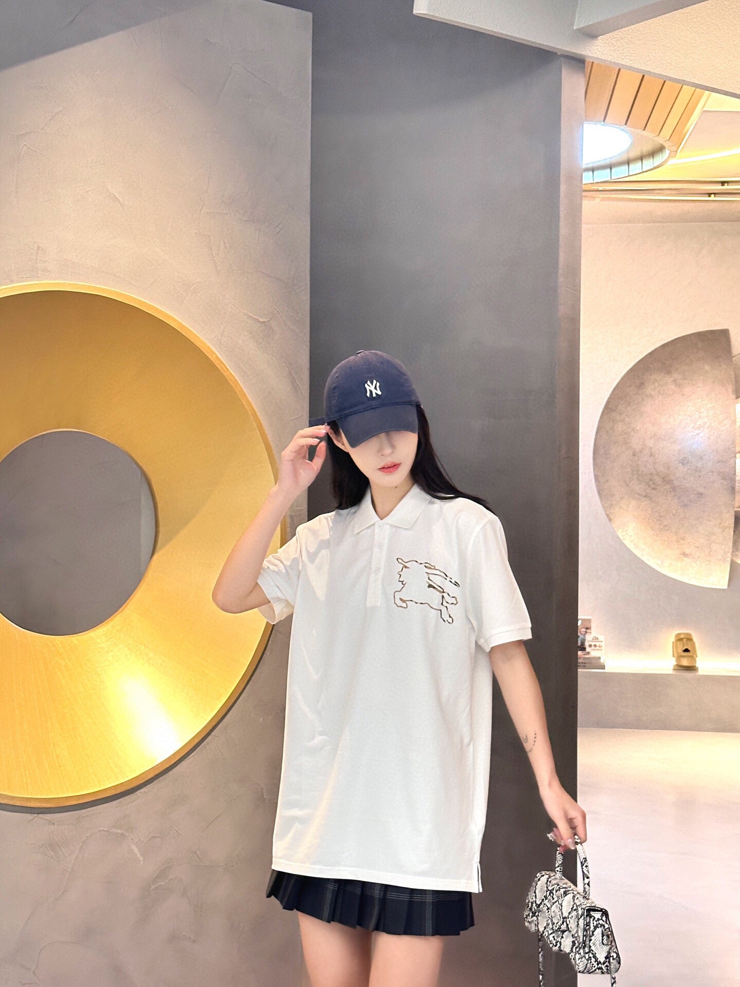 B**rry embroidered knight polo - white