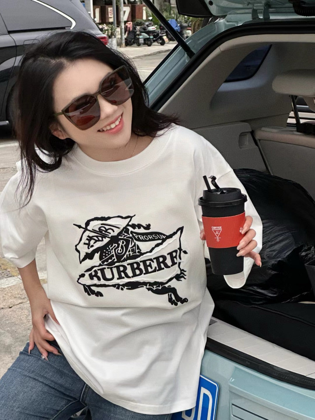 B**rry t-shirt - white with graphic design
