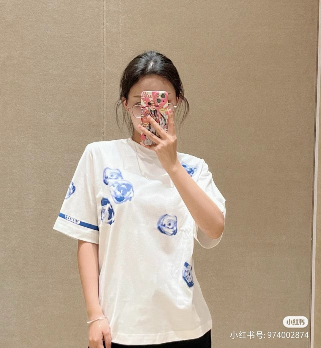 B**rry white t-shirt with blue design