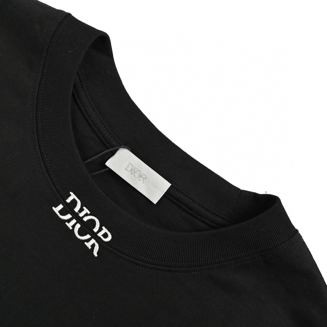 D*or minimalist black t-shirt