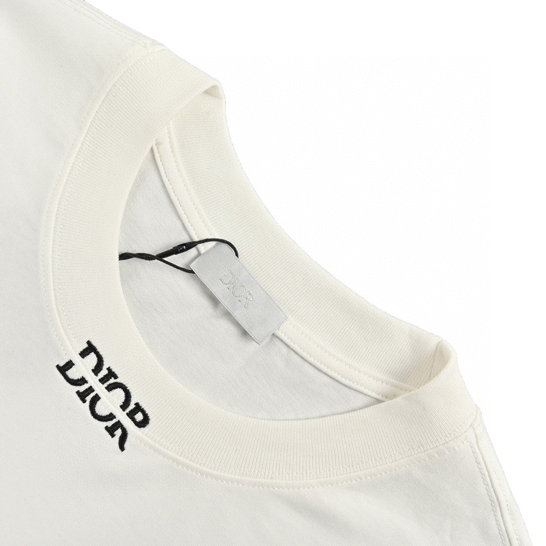 D*or minimalist white t-shirt