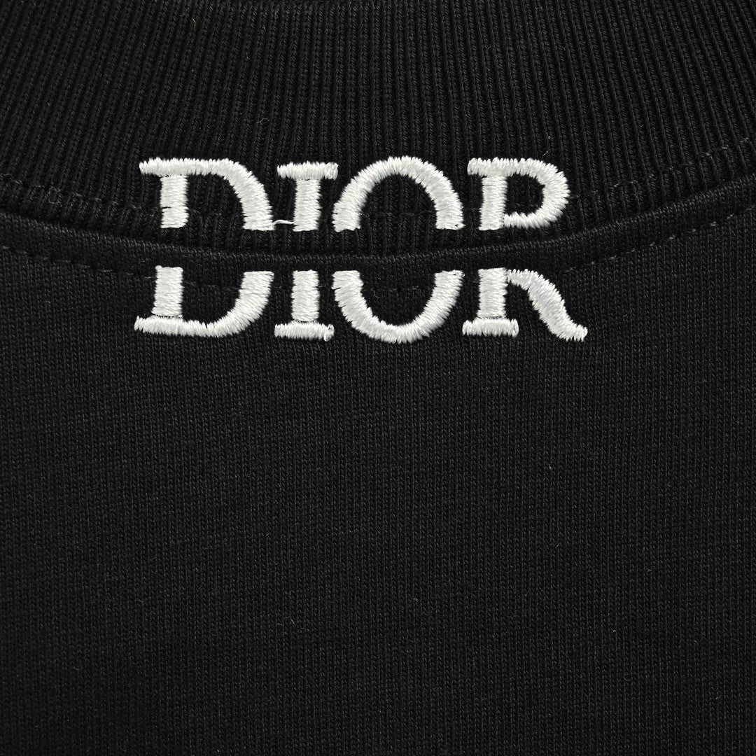 D*or minimalist black t-shirt