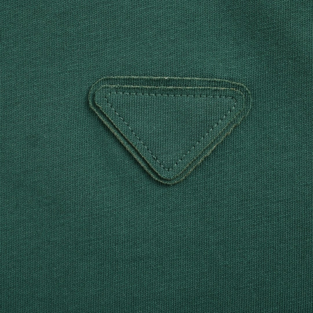 Pra*a green contrast trim t-shirt