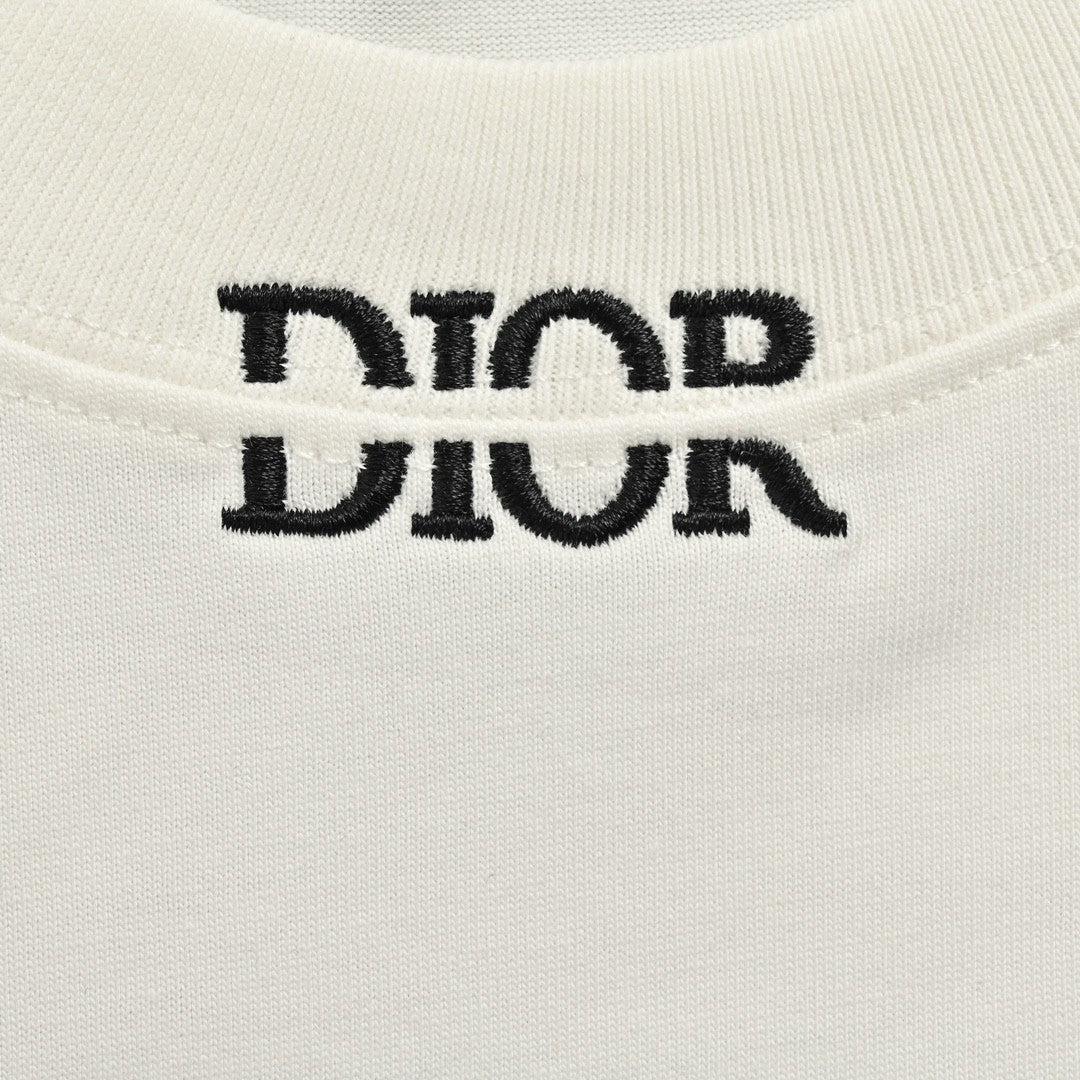 D*or minimalist white t-shirt