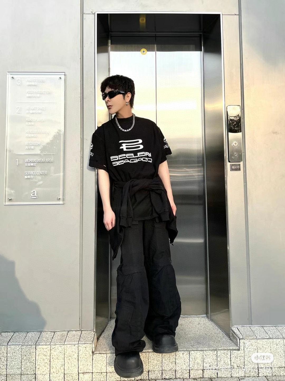 Ba*len*cia*ga graphic black t-shirt