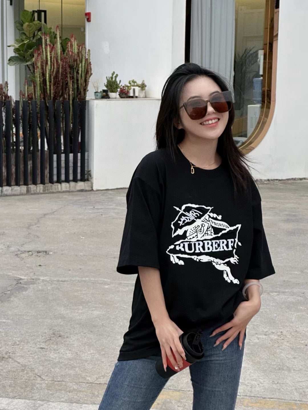B**rry t-shirt - black with graphic design