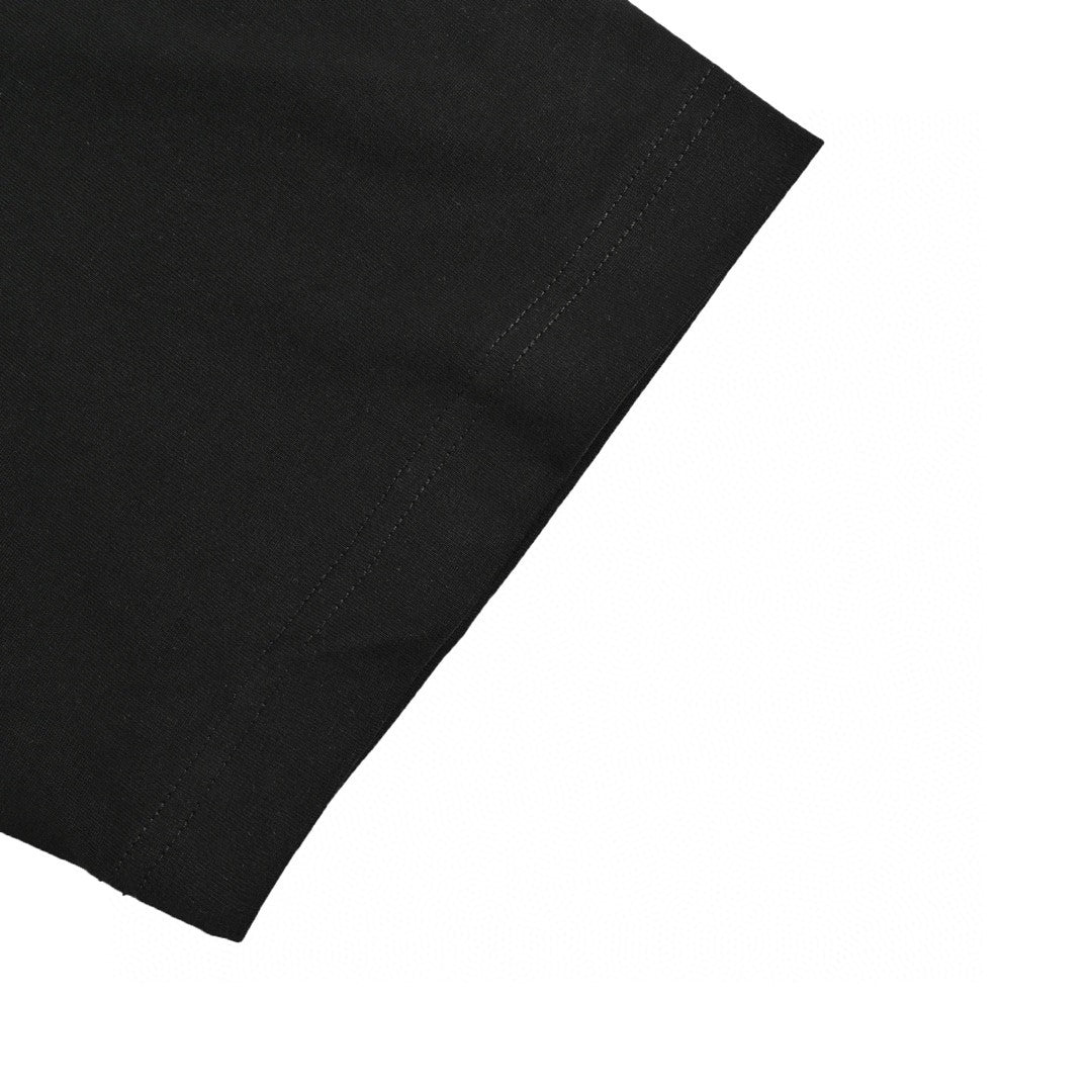 D*or minimalist black t-shirt