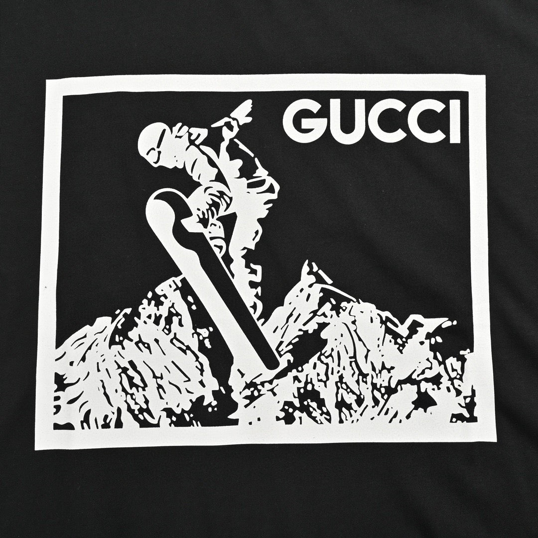G*u*i snowboarder graphic black t-shirt