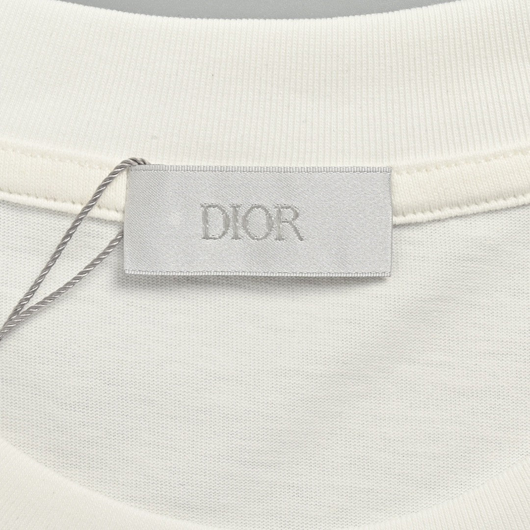 D*or white and brown t-shirt