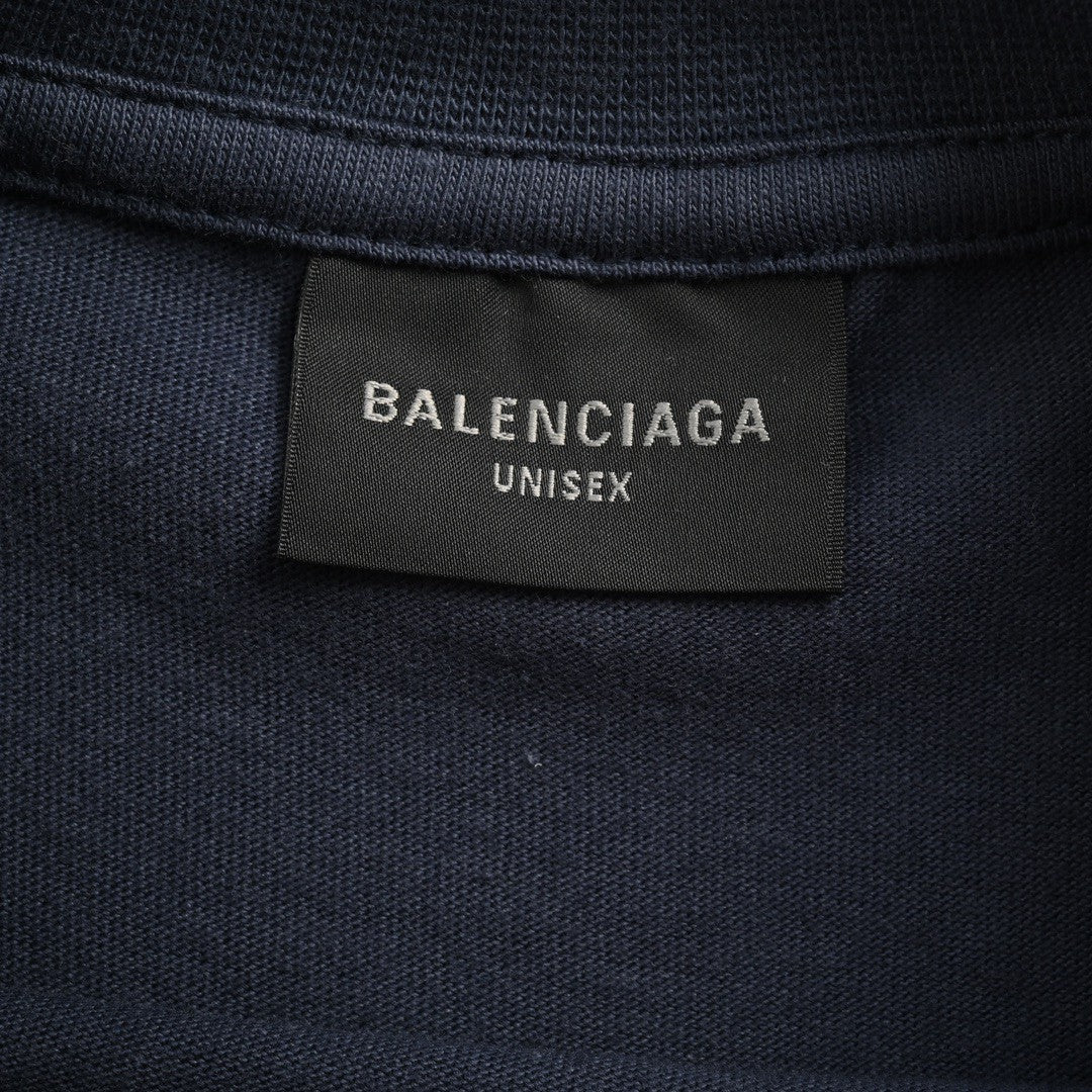 Ba*len*cia*ga distressed logo t-shirt