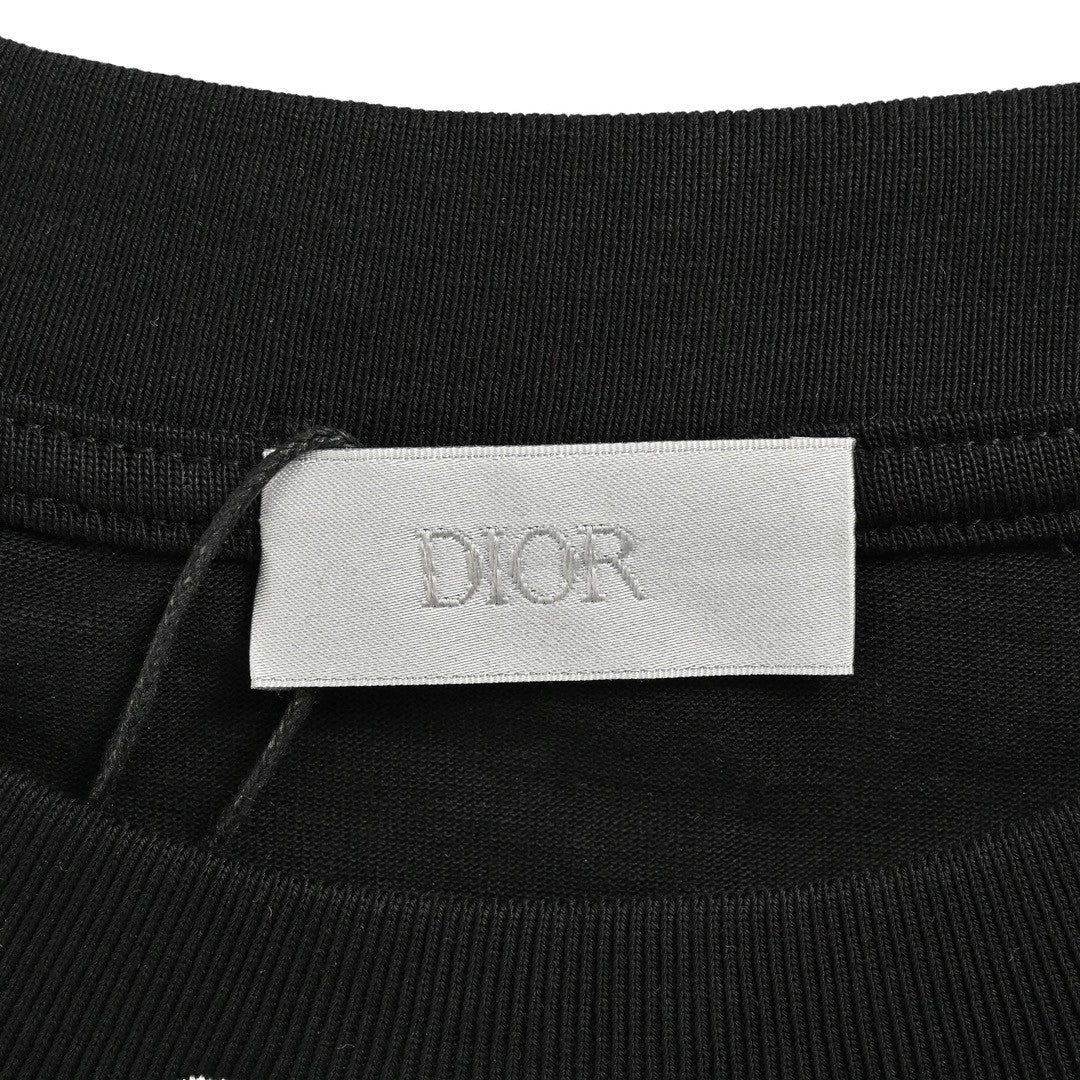 D*or minimalist black t-shirt
