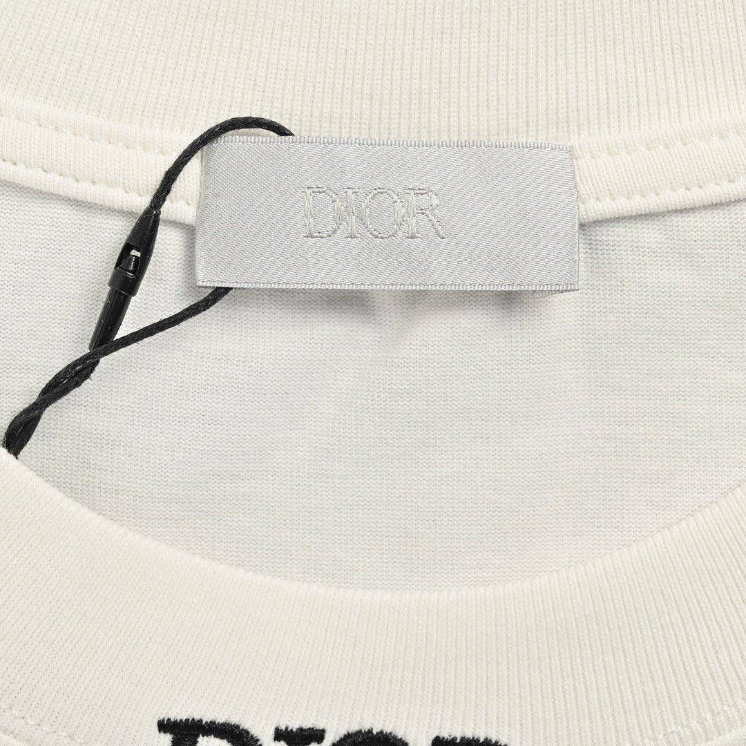 D*or minimalist white t-shirt