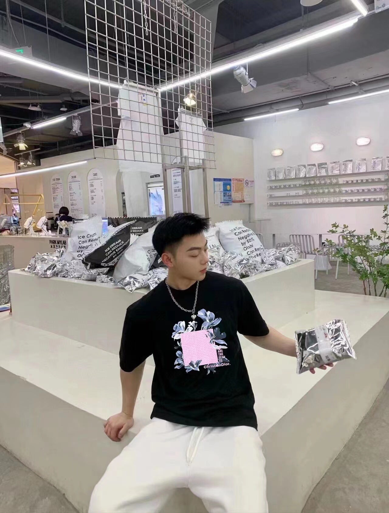 D*or t-shirt with floral graphic design