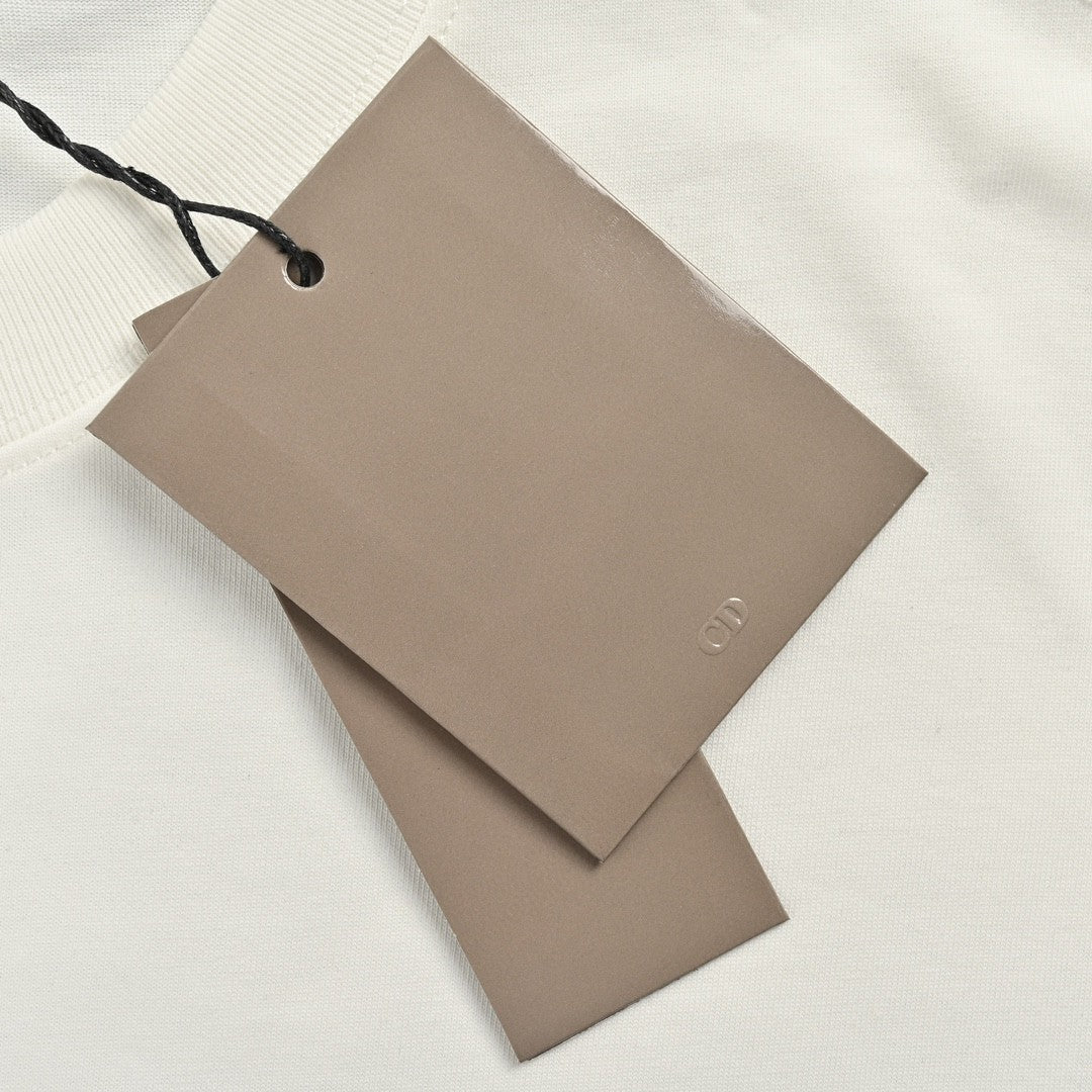 D*or minimalist white t-shirt