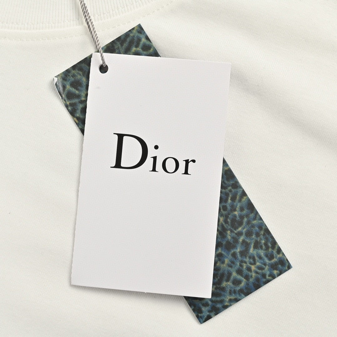 D*or white and brown t-shirt