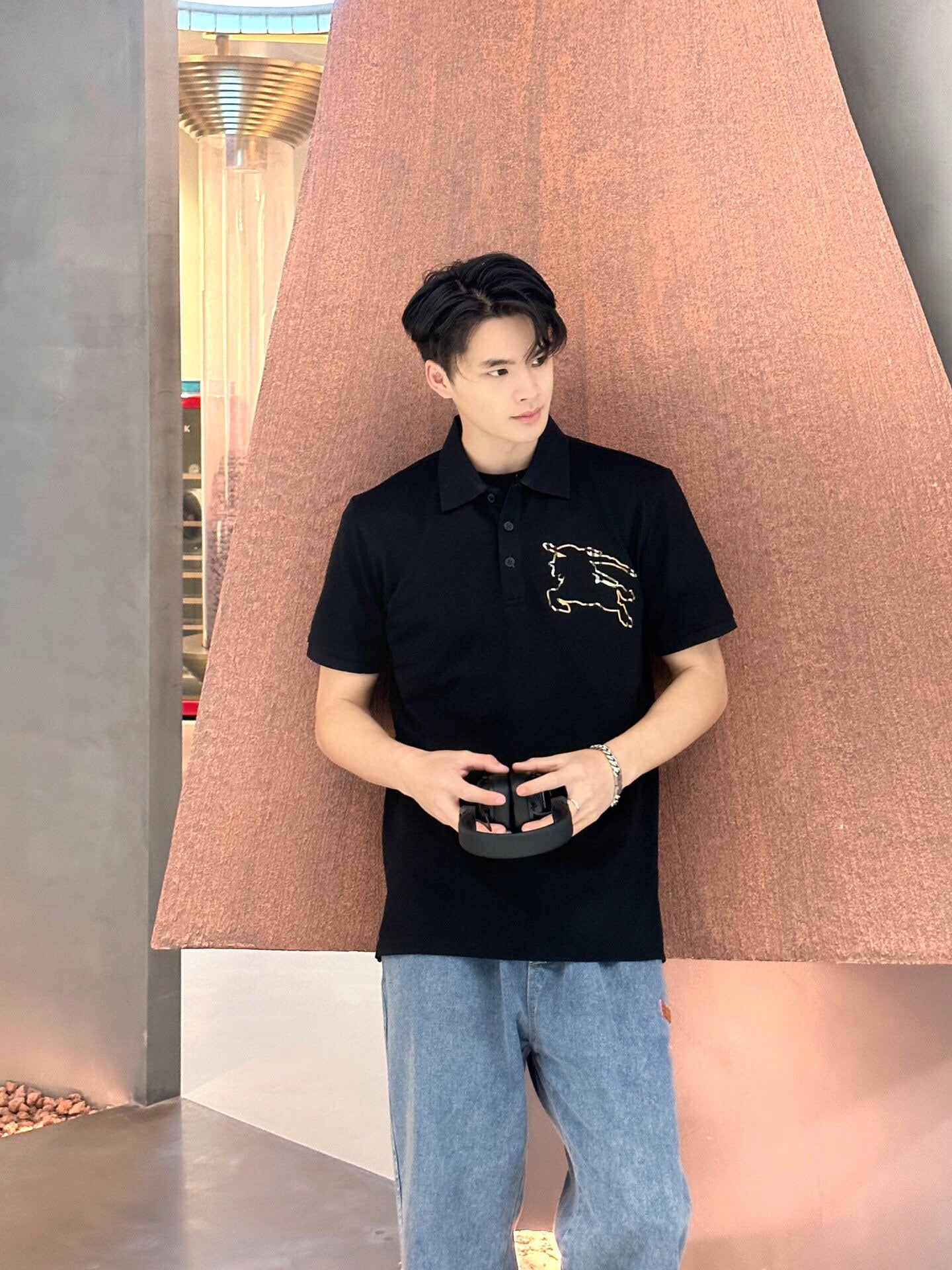 B**rry embroidered knight polo - black